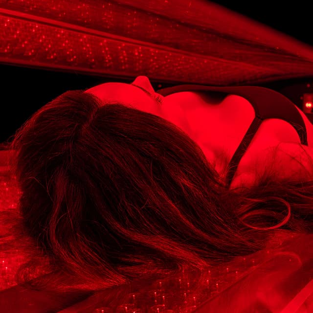 Red Light Therapy 6 Session Bundle at Pinnacle Red Light Therapy in Deerfield, IL